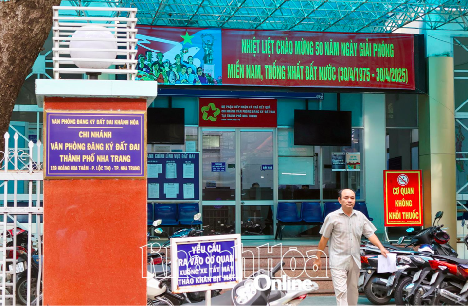 Chi nhánh Văn phòng Đăng ký đất đai TP. Nha Trang đổi tên thành Chi nhánh Văn phòng Đăng ký đất đai Nha Trang từ 1-7.