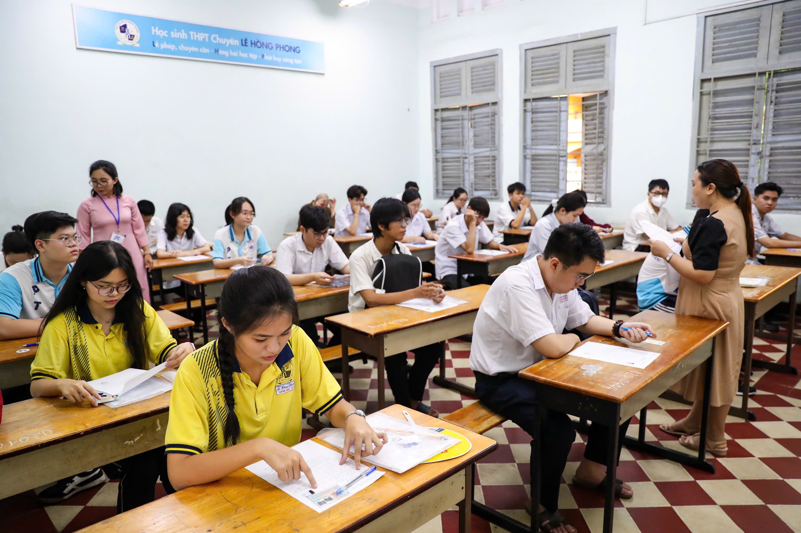 Hơn 1 triệu thí sinh bước vào 'kỳ thi tốt nghiệp THPT lịch sử' - Ảnh 5.