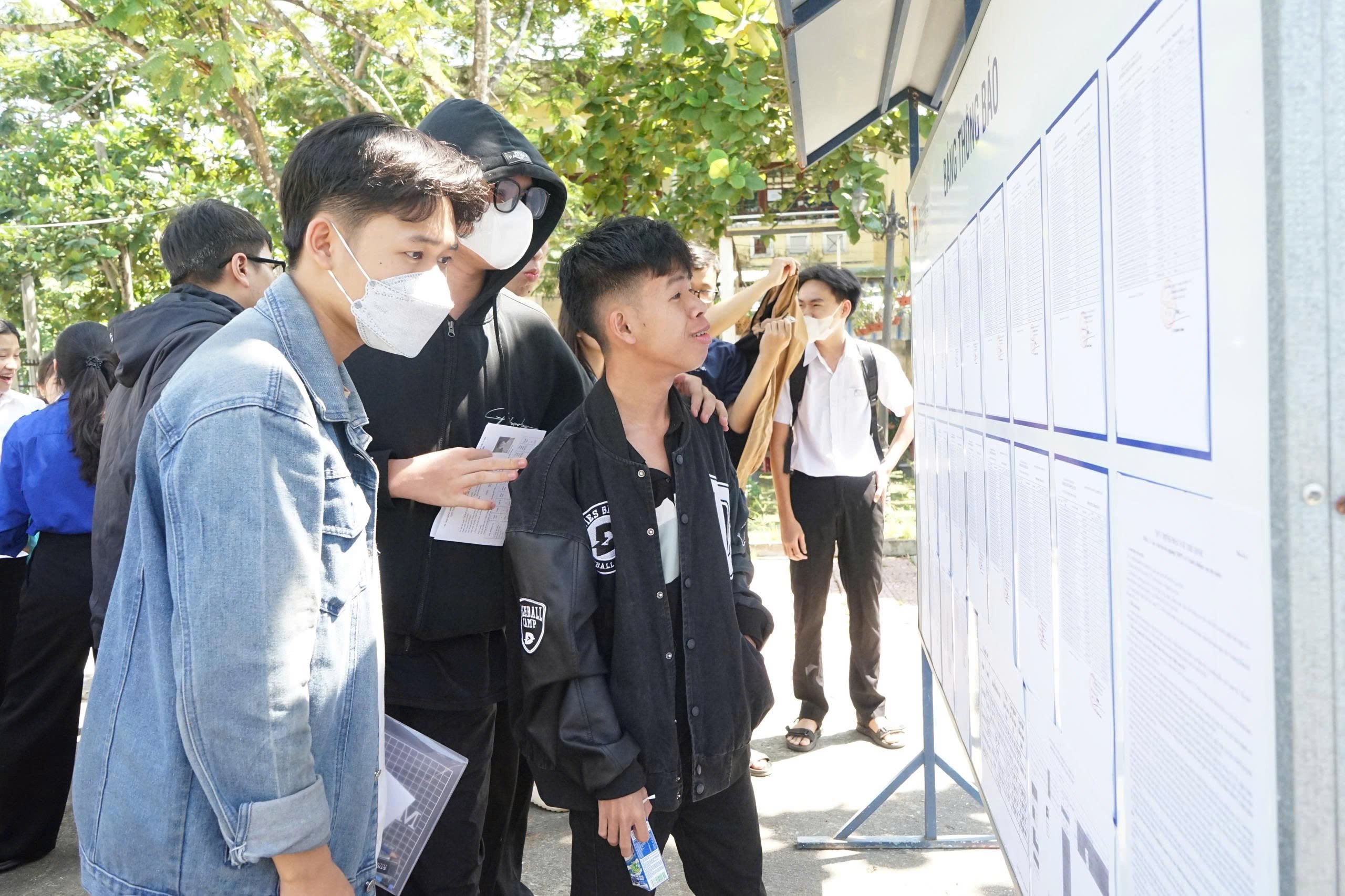 Đồng hành cùng sĩ tử Cơ Tu trước giờ bước vào kỳ thi tốt nghiệp THPT 2025 - Ảnh 2.