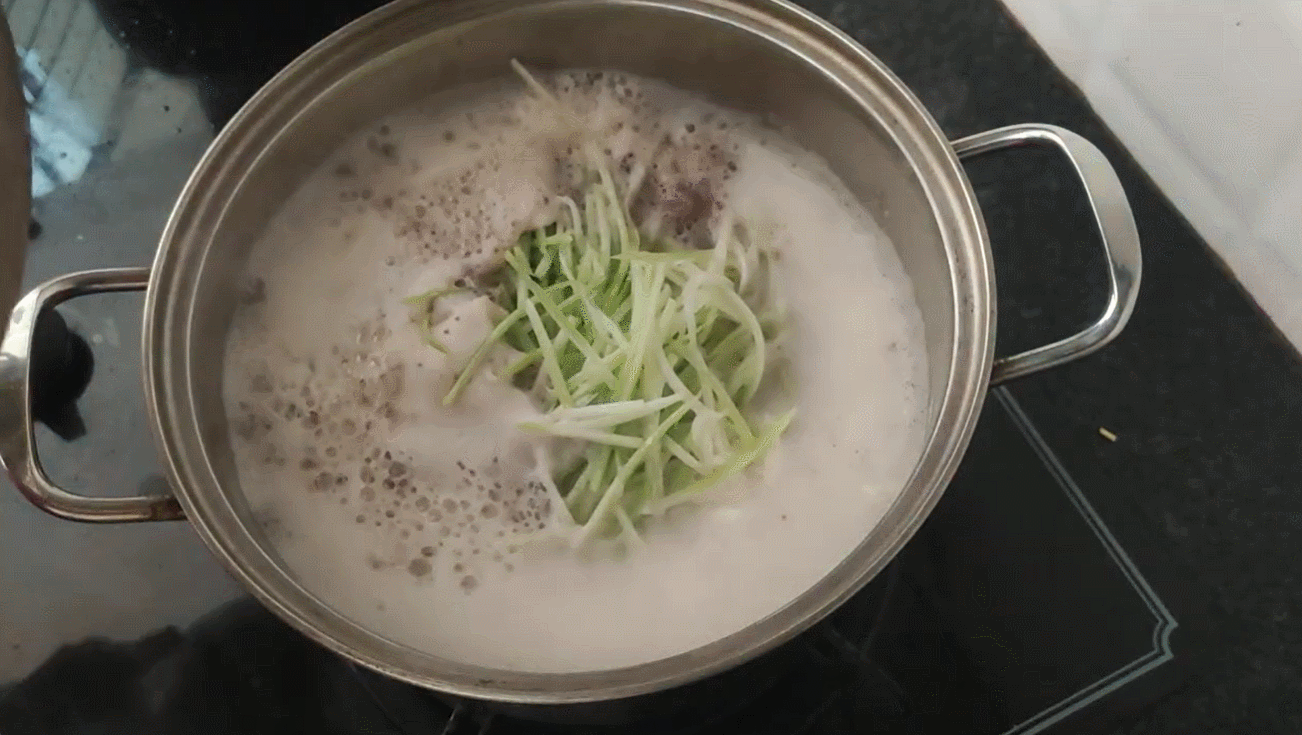 canh cua nấu bầu   bếp nhà ốc.gif