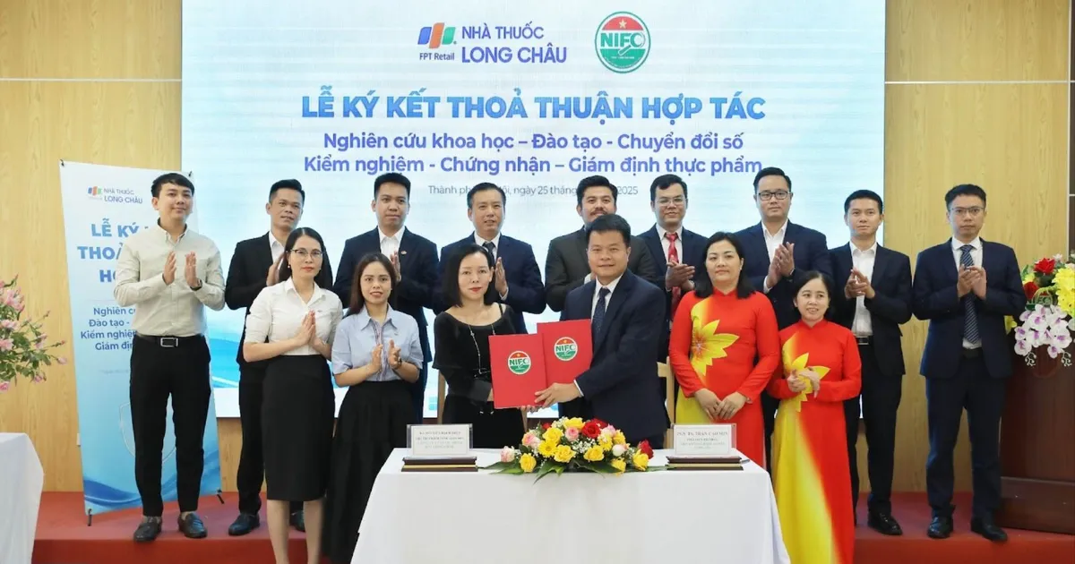 Long Châu hợp tác cùng Viện Kiểm nghiệm an toàn vệ sinh thực phẩm Quốc gia - Bộ Y tế