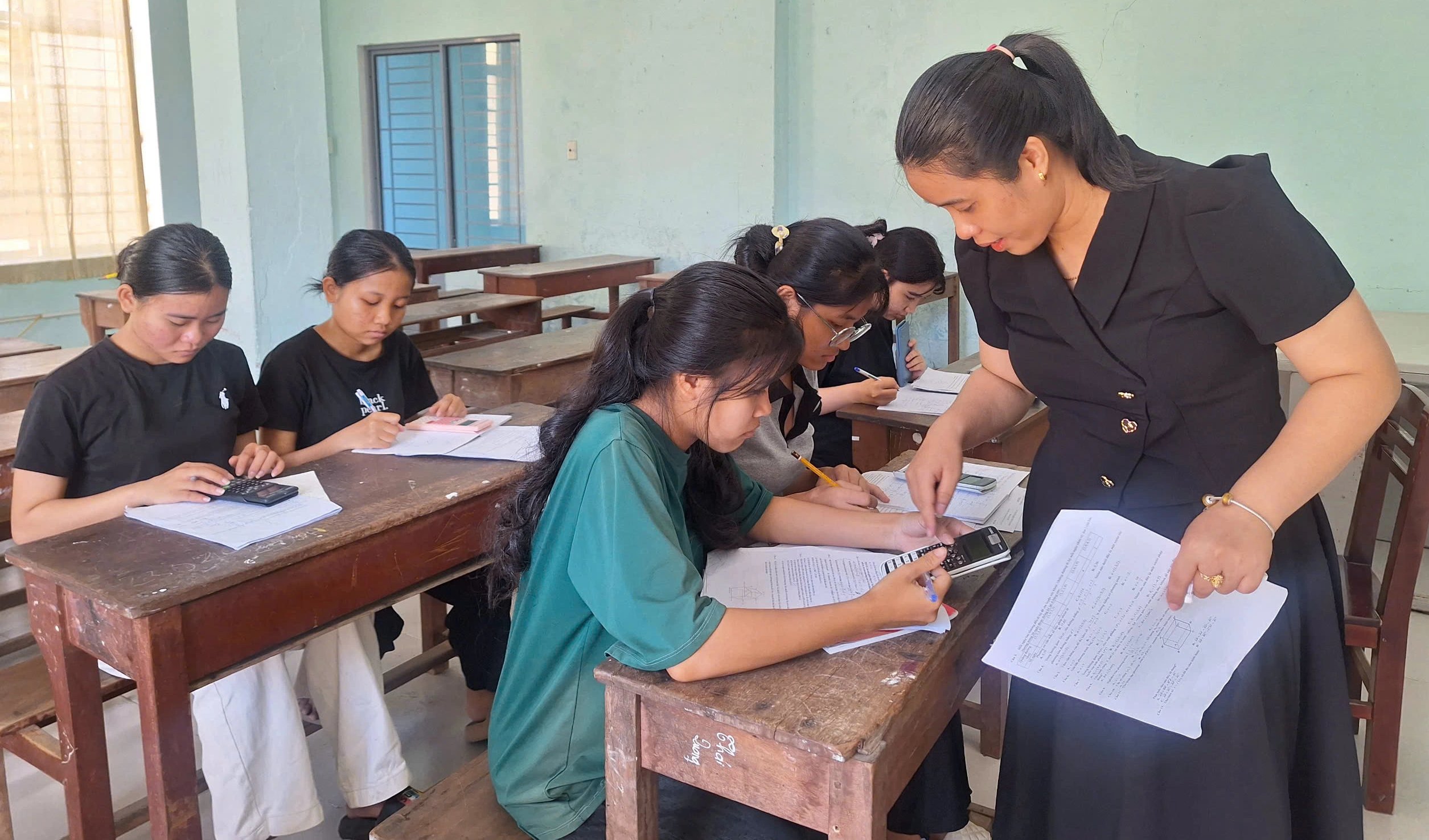 Đồng hành cùng sĩ tử Cơ Tu trước giờ bước vào kỳ thi tốt nghiệp THPT 2025 - Ảnh 4.