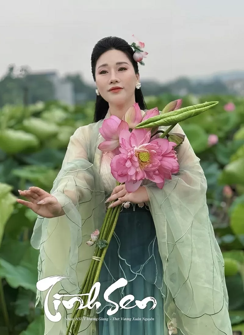 NSƯT Hương Giang ra mắt cuốn sách 'Phương pháp biểu diễn ca khúc mang âm hưởng dân ca'