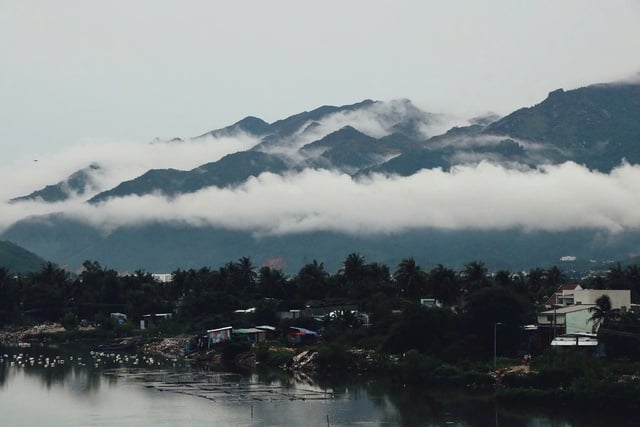 Giải cứu 3 du khách lạc đường trên núi Hoàng Ngưu Sơn ở Khánh Hòa - Ảnh 2.