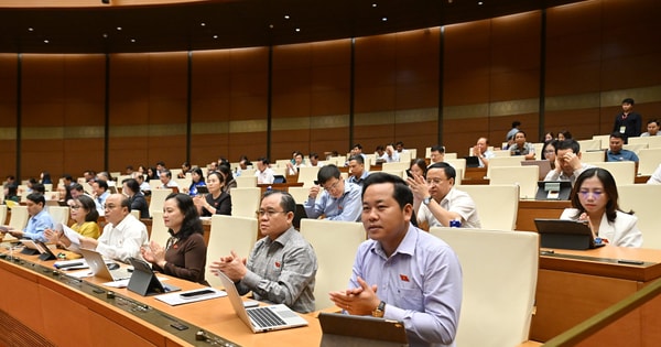 Hanoi City enjoys 100% of land use and land rental revenue.
