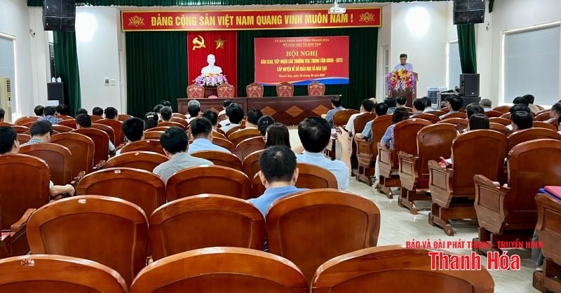 ប្រគល់សាលាមធ្យមសិក្សាវិជ្ជាជីវៈ ការអប់រំវិជ្ជាជីវៈថ្នាក់ស្រុក និងមណ្ឌលអប់រំបន្ត ដល់មន្ទីរអប់រំ និងបណ្តុះបណ្តាល
