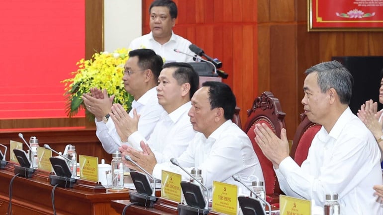 vna-potal-tong-bi-thu-to-lam-lam-viec-voi-ban-thuong-vu-tinh-uy-quang-binh-va-ban-thuong-vu-tinh-uy-quang-tri-8112027-2452.jpg