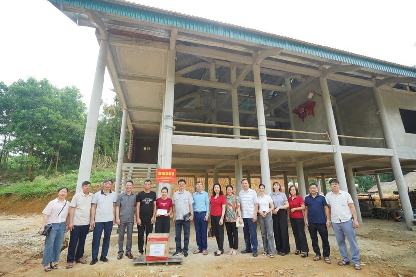 Báo Pháp Luật Việt Nam và Sở Tư pháp tỉnh Yên Bái hỗ trợ gia đình anh Lê Văn Hai tại xã Yên Thành, Yên Bình, Yên Bái xây mới căn nhà khang trang. Ảnh: Đức Mạnh.