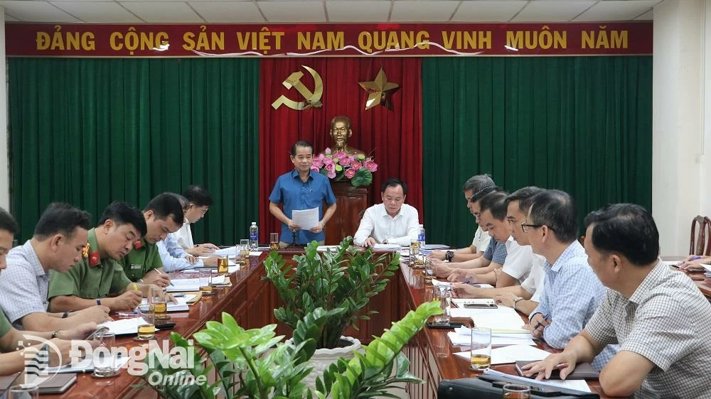 Phó bí thư Tỉnh ủy, Chủ tịch HĐND tỉnh Thái Bảo phát biểu tại buổi làm việc. Ảnh: Phạm Tùng