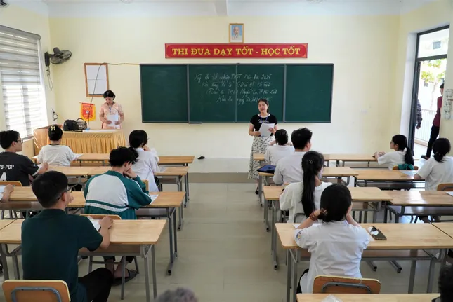 Candidates in wheelchairs come to complete graduation exam procedures photo 21