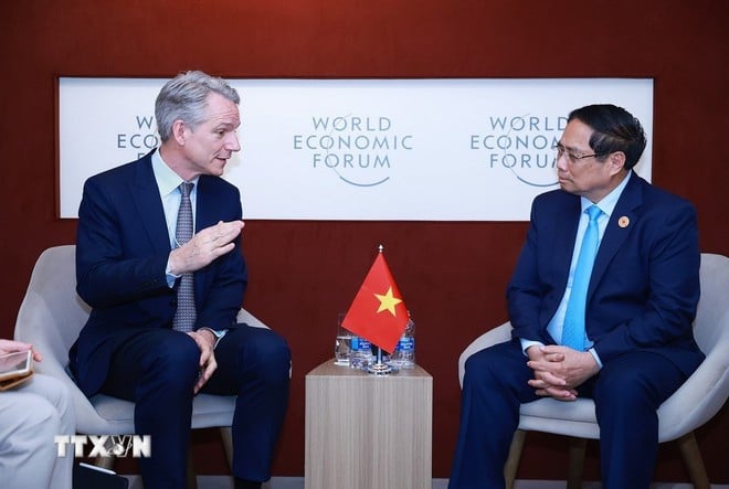 Thủ tướng Phạm Minh Chính tiếp ông Peter Koerte, Giám đốc công nghệ và Giám đốc chiến lược Tập đoàn Siemens AG (Đức). (Ảnh: Dương Giang/TTXVN)