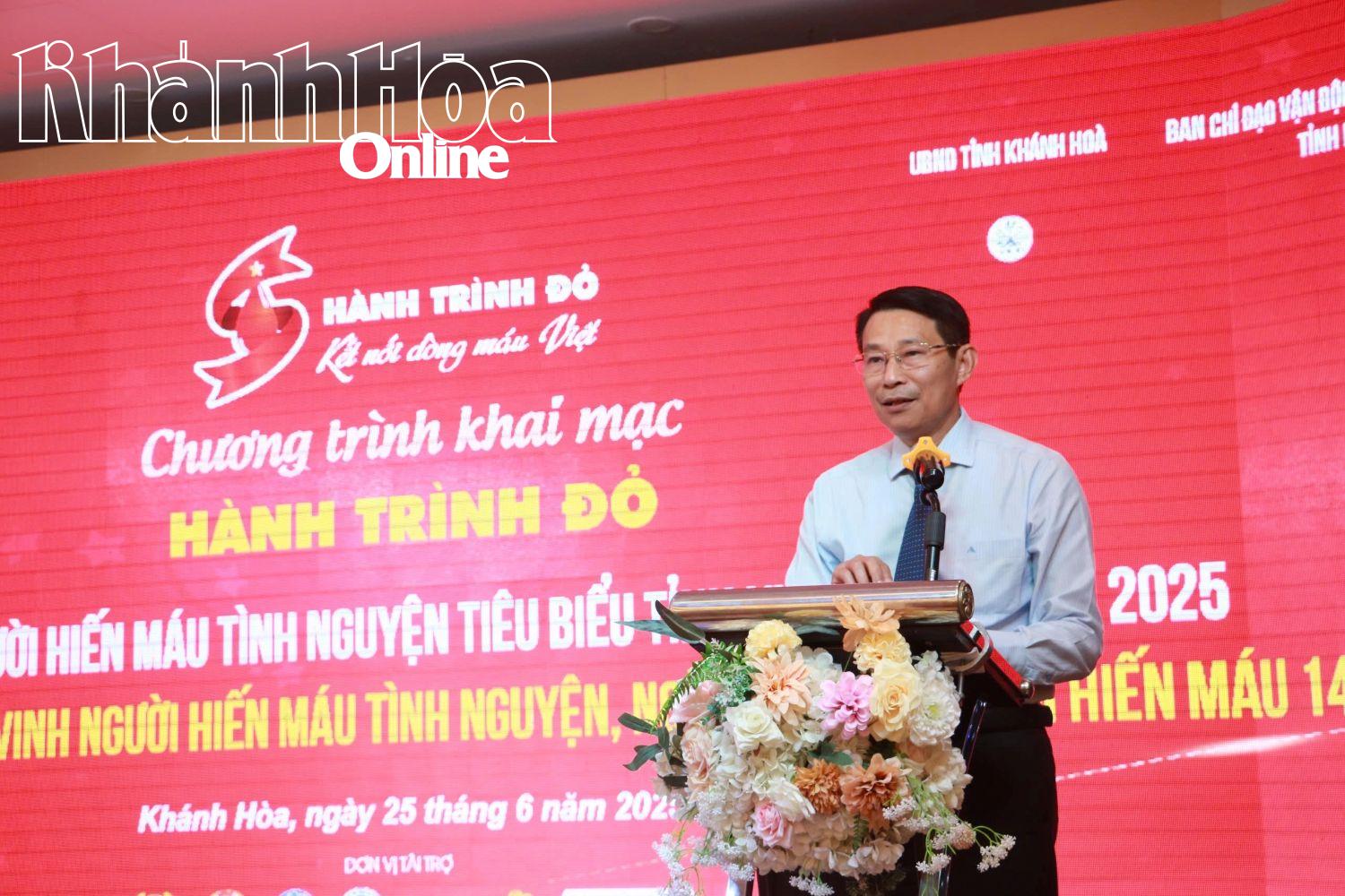 Phó Chủ tịch UBND tỉnh Đinh Văn Thiệu phát biểu tại buổi lễ.