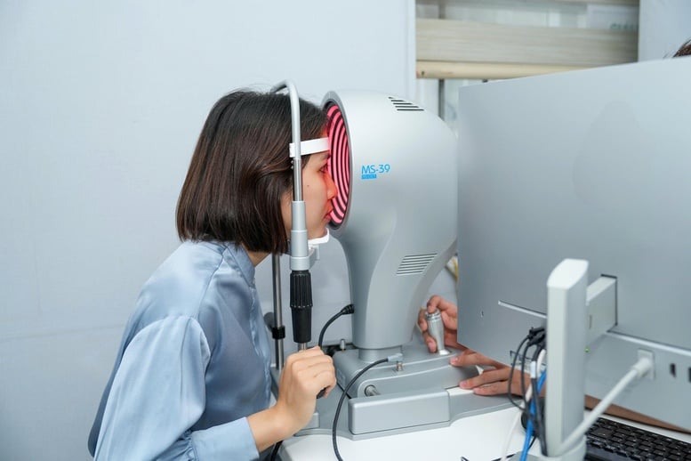 Trí tuệ nhân tạo giúp tối ưu phác đồ điều trị tật khúc xạ - Ảnh 1.