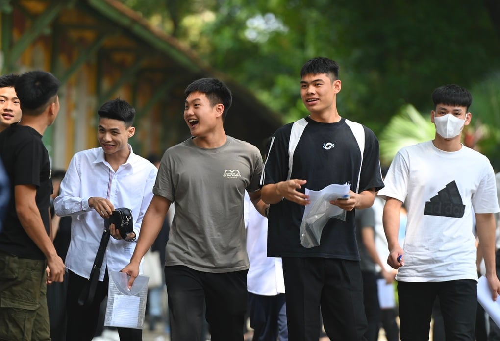 Nghĩ khác đi và làm mới mình vào đề văn tốt nghiệp 2025 chương trình cũ - 2