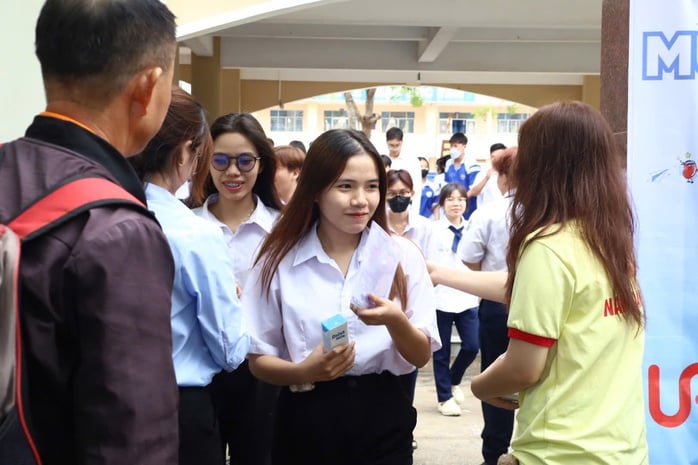 Nhiều trường ở Cần Thơ hỗ trợ suất ăn cho thí sinh thi tốt nghiệp THPT- Ảnh 6.