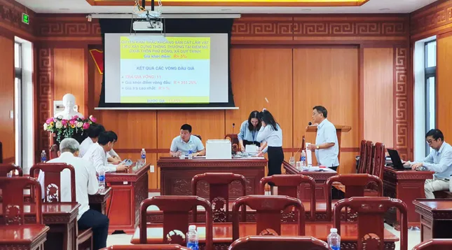 តក់ស្លុតនឹងតម្លៃដេញថ្លៃអណ្តូងខ្សាច់នៅ Quang Nam៖ ពី ១,៨ ពាន់លានដល់ជាង ១៣៨ ពាន់លានដុង រូបថត ១