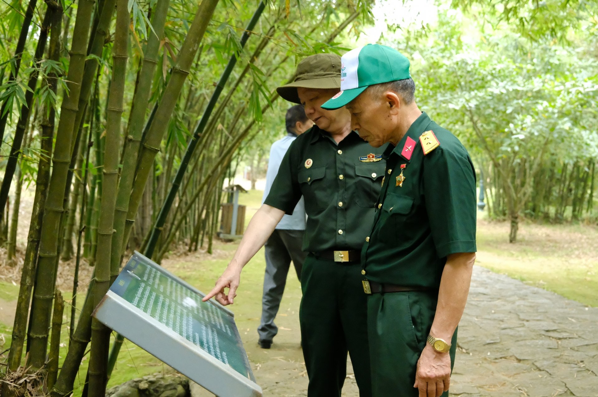 CCB Nguyễn Đình Bình – từ Hà Nội vào thăm lại chiến trường xưa sao hơn 50 năm và bồi hồi về một thời tuổi trẻ