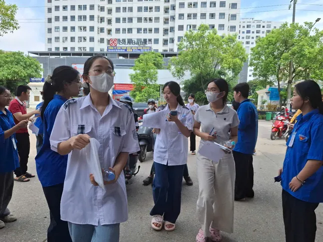 Sỹ tử chuẩn bị thi Toán, Cần Thơ đổ mưa lớn ảnh 8