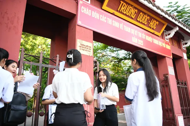 សិស្សជិត 1.15 លាននាក់ឆ្លងផុតការប្រឡងចក្រពត្តិ៖ សំណួរប្រឡងផ្ទាល់ ដោះស្រាយសំណួរអក្សរសាស្ត្រ រូបថត 36