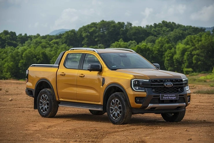 Der Ford Ranger, der „Pickup King“, der neuen Generation kostet ab 707 Millionen VND und bietet zahlreiche Anreize.