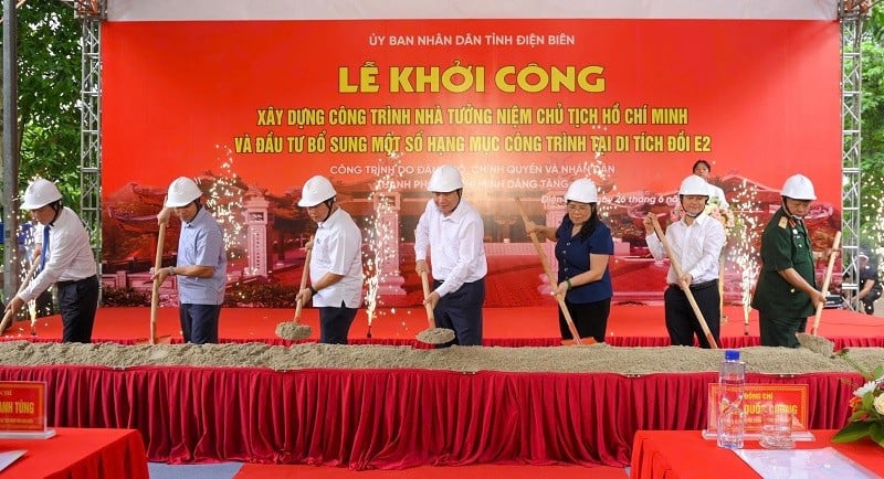 លេខាបក្សខេត្ត Tran Quoc Cuong និងគណៈប្រតិភូបានបើកការដ្ឋានសាងសង់។