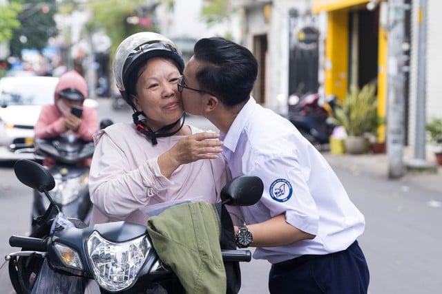 Lần đầu thi toán theo chương trình mới ‘không thể lụi’, thí sinh ‘ớn’ phần nào? - Ảnh 2.