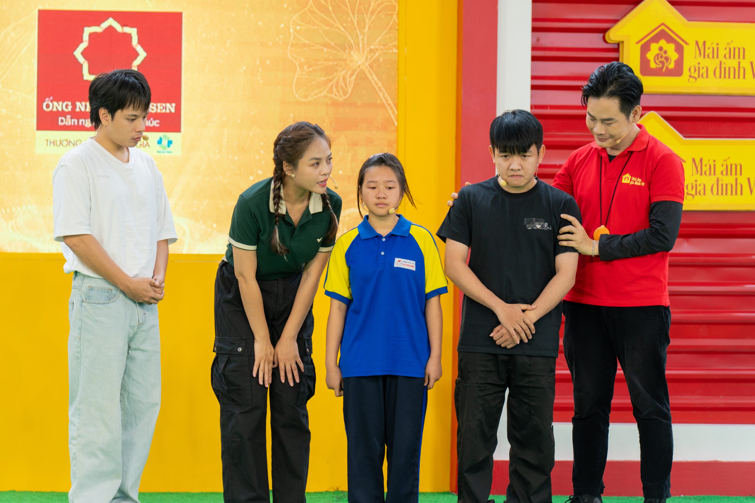 Anh trai của Ngọc Mai tạm gác ước mơ trở thành đầu bếp để đi làm thuê lo cho em gái nhỏ.