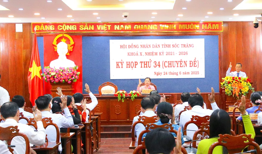 គណៈប្រតិភូក្រុមប្រឹក្សាប្រជាជនខេត្ត Soc Trang បោះឆ្នោតអនុម័តសេចក្តីសម្រេចចិត្ត