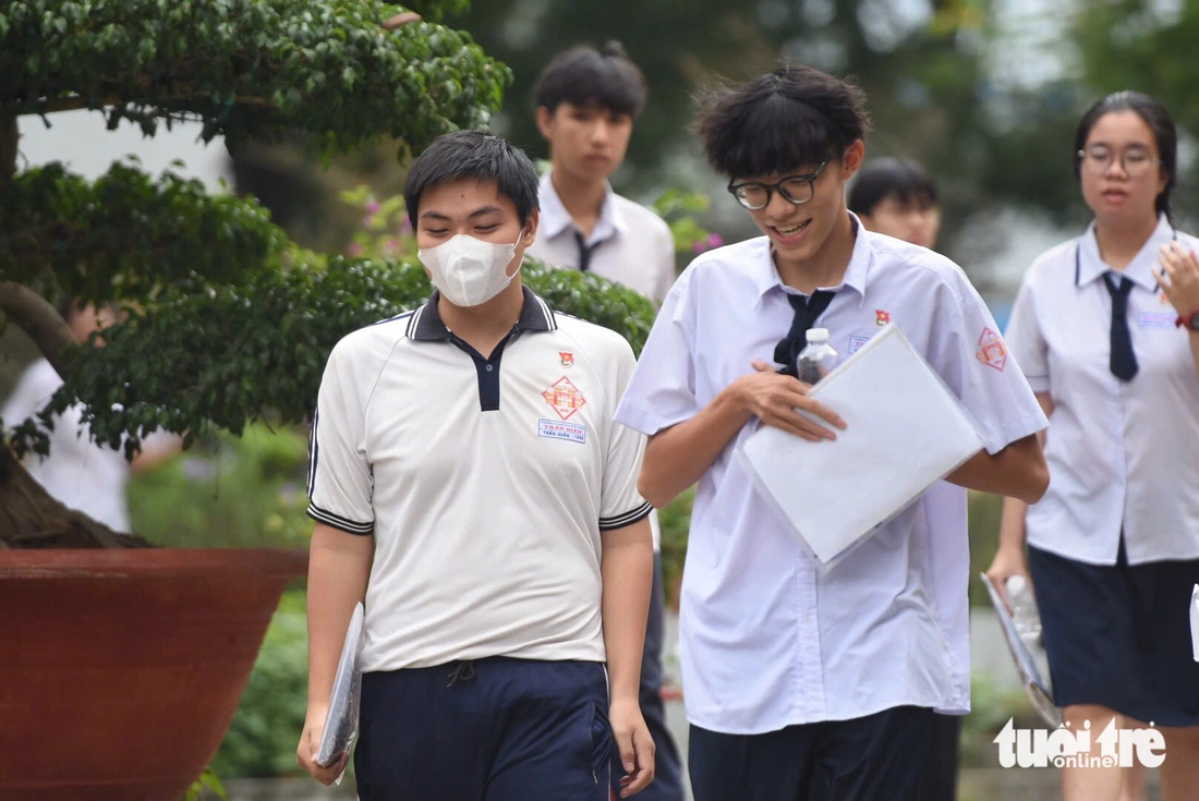 đề thi văn - Ảnh 2.