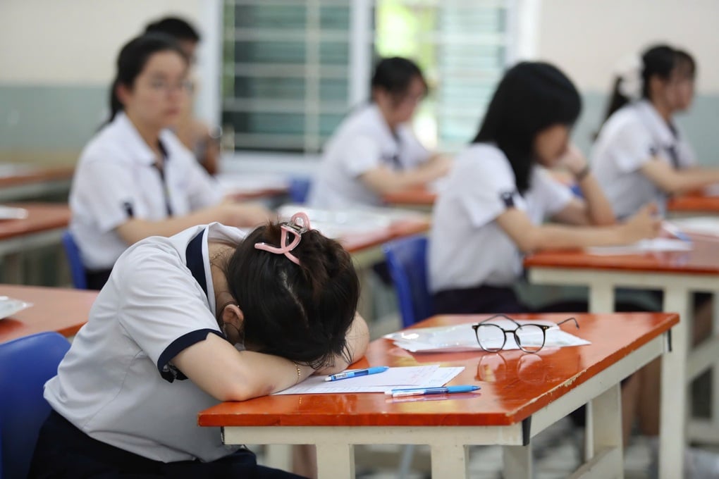 Mang điện thoại, tài liệu, 10 thí sinh bị đình chỉ thi tốt nghiệp THPT - 1