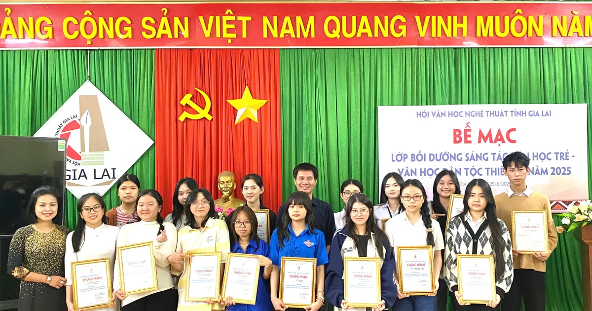 Bế mạc lớp bồi dưỡng sáng tác văn học trẻ-văn học miền núi