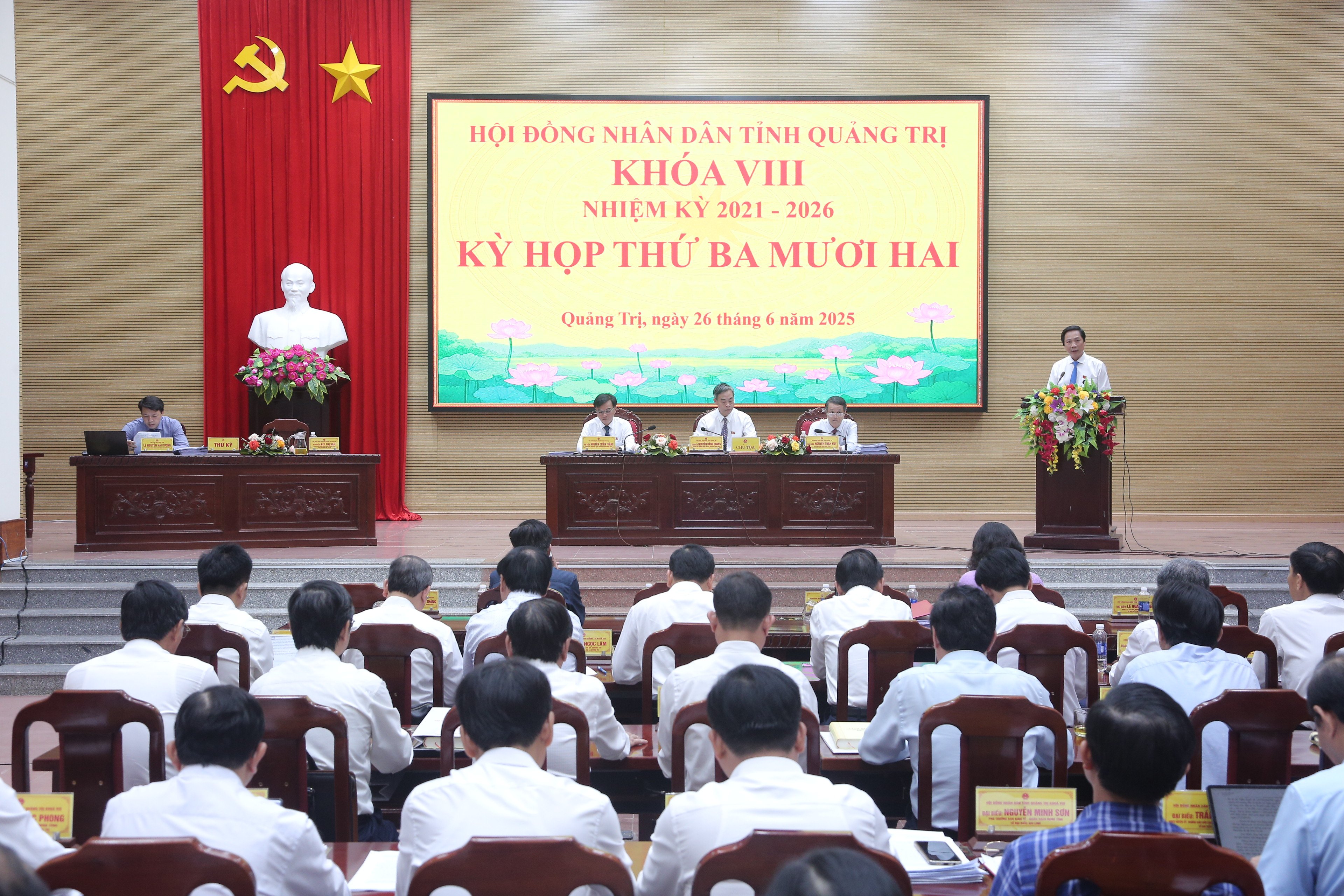 សម័យប្រជុំលើកទី៣២ នៃក្រុមប្រឹក្សាប្រជាជនខេត្តទី៨៖ បានអនុម័តសេចក្តីសម្រេចចំនួន ២១ ដោយមានការឯកភាពខ្ពស់