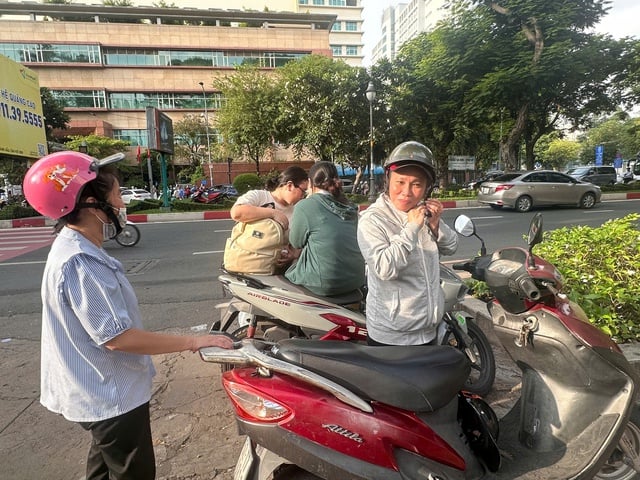 Thi tốt nghiệp THPT: Có thí sinh qua quên phiếu báo dự thi, nay quên CCCD - Ảnh 2.