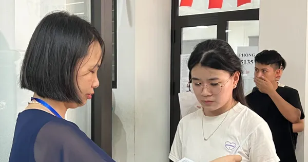 Sỹ tử hoàn thành bài Ngữ Văn, đề dễ thở, thí sinh phấn khởi