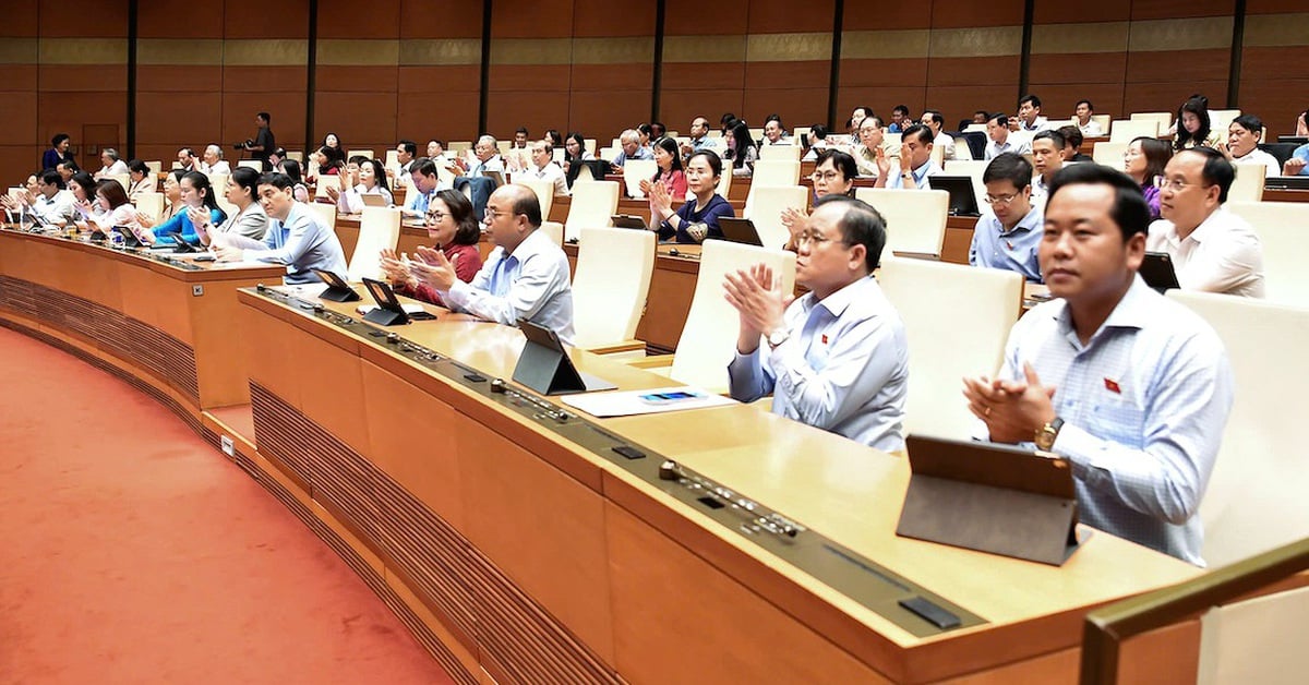 Miễn học phí cho học sinh công lập, học sinh tư thục được hỗ trợ