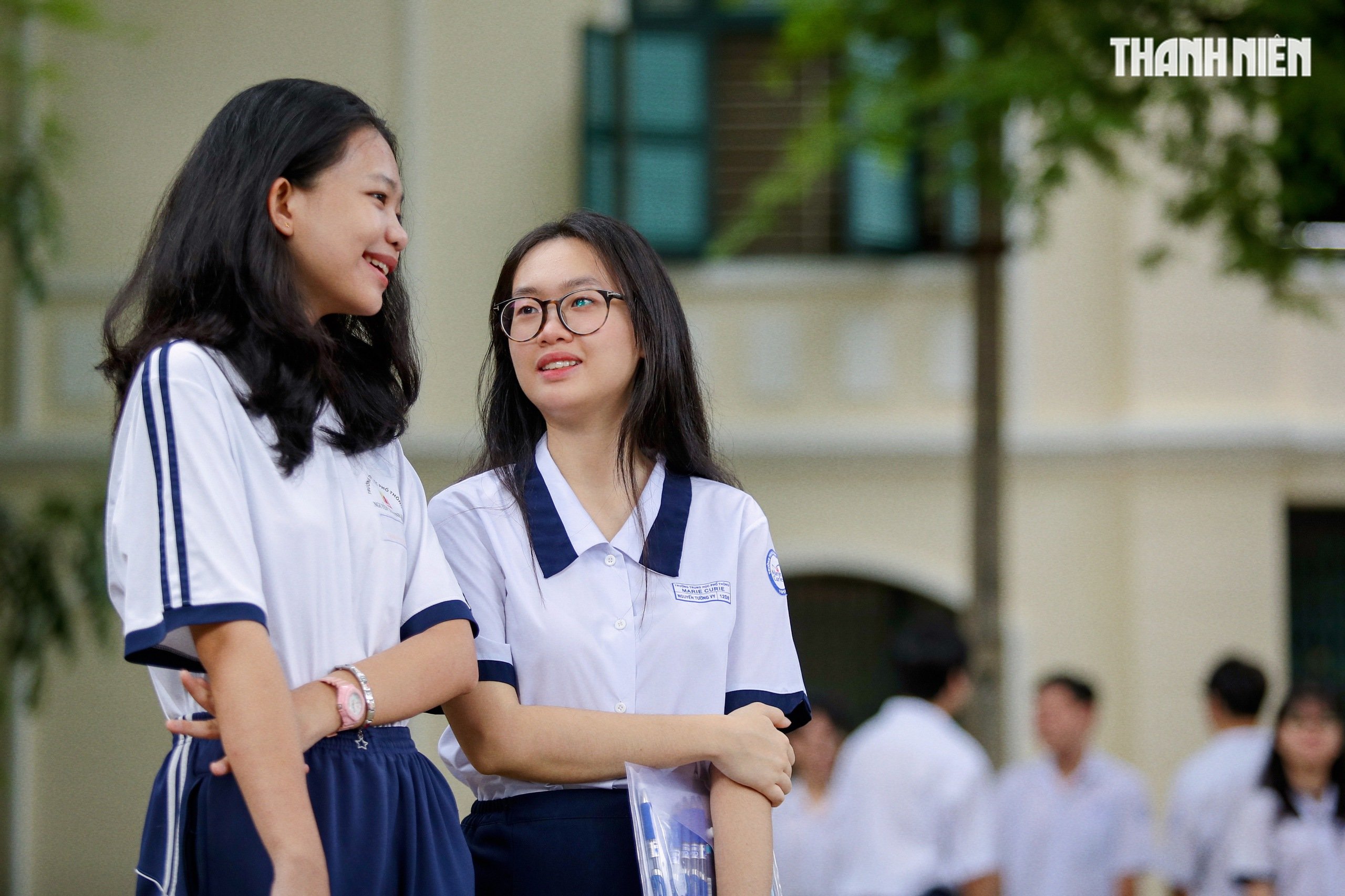 Imágenes emotivas de los candidatos en la ciudad de Ho Chi Minh en el primer día del examen de graduación de secundaria 2025 - Foto 10.