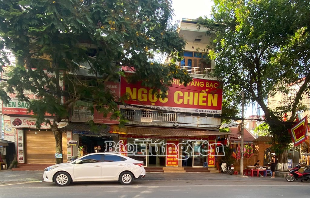 Một số cửa hàng kinh doanh lớn trên đường Điện Biên từ chối nhận chuyển khoản