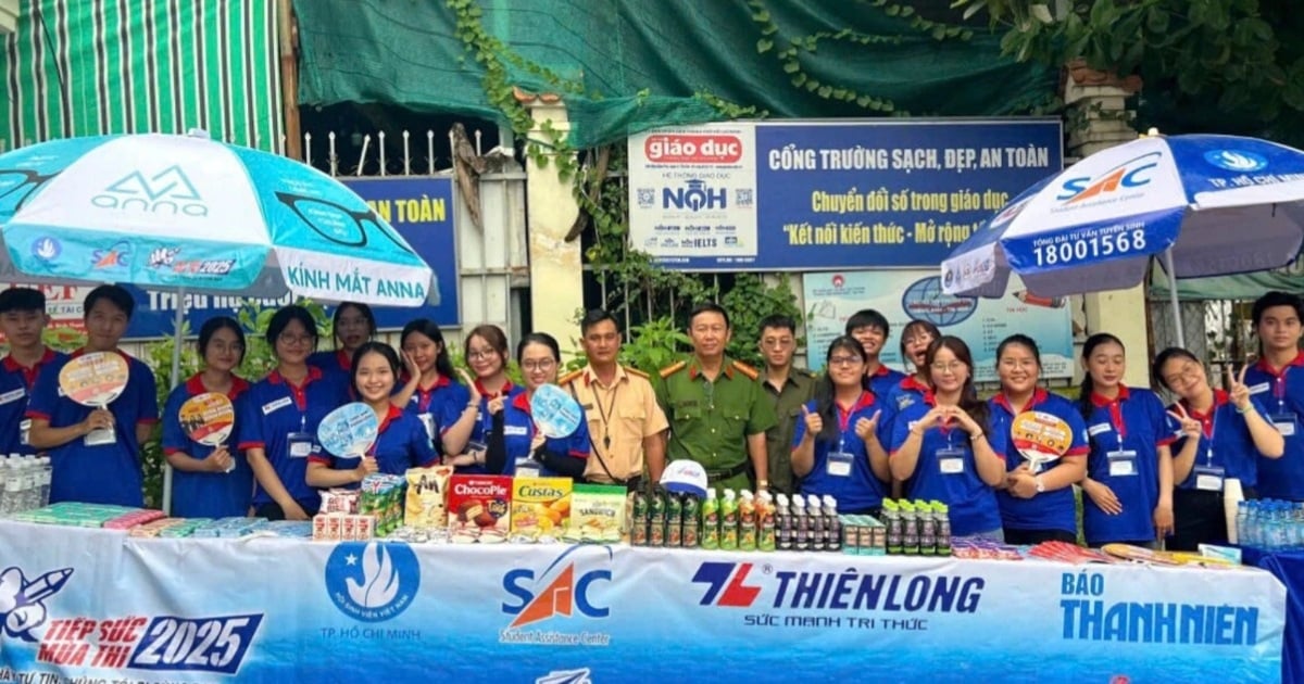 ប៉ូលីសធំ "ប្រណាំង" ប្រឆាំងនឹងពេលវេលាដើម្បីជួយសិស្សស្រីឱ្យប្រឡងជាប់
