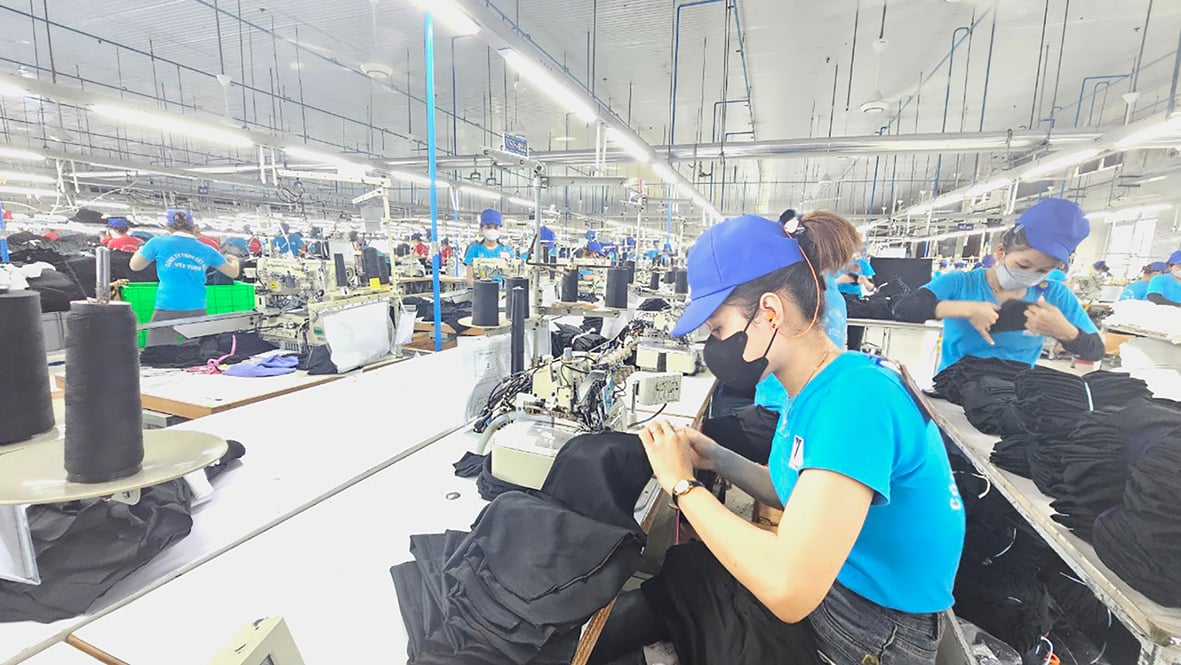 Strengthen dialogue and sign collective labor agreements to protect workers