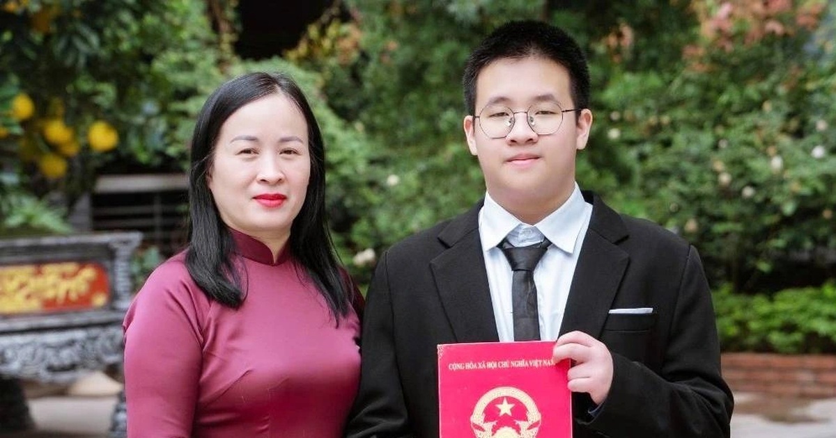 Thủ khoa 2 trường chuyên nói gì khi được hỏi "Em có phải thần đồng không?"