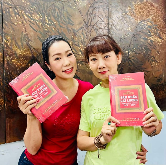 NSND Trịnh Kim Chi, Mỹ Uyên quảng bá sách "Sân khấu cải lương TP HCM giai đoạn 1975 – 2025"  - Ảnh 1.