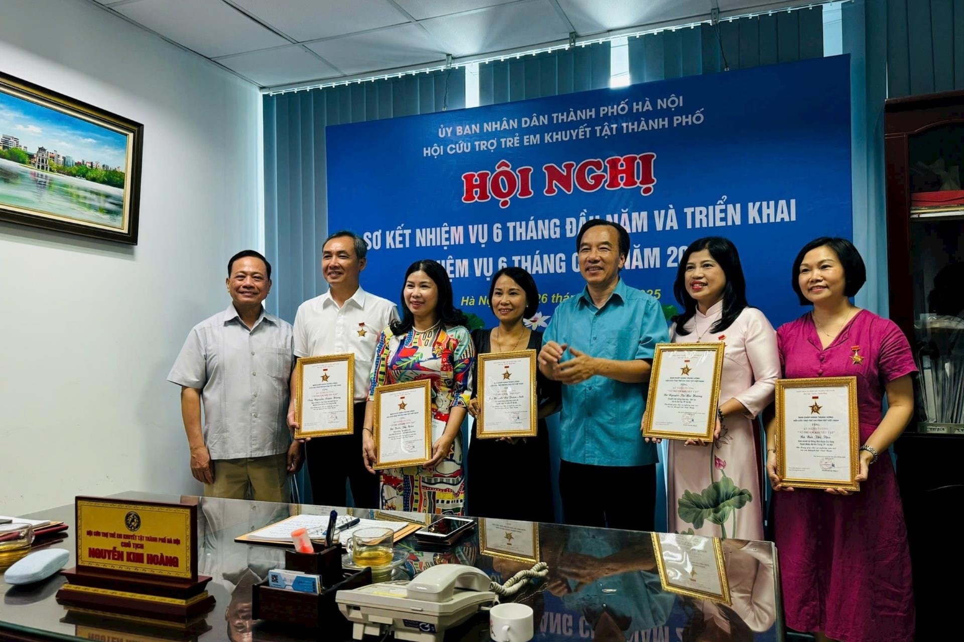 1-trao-ky-niem-chuong.jpg