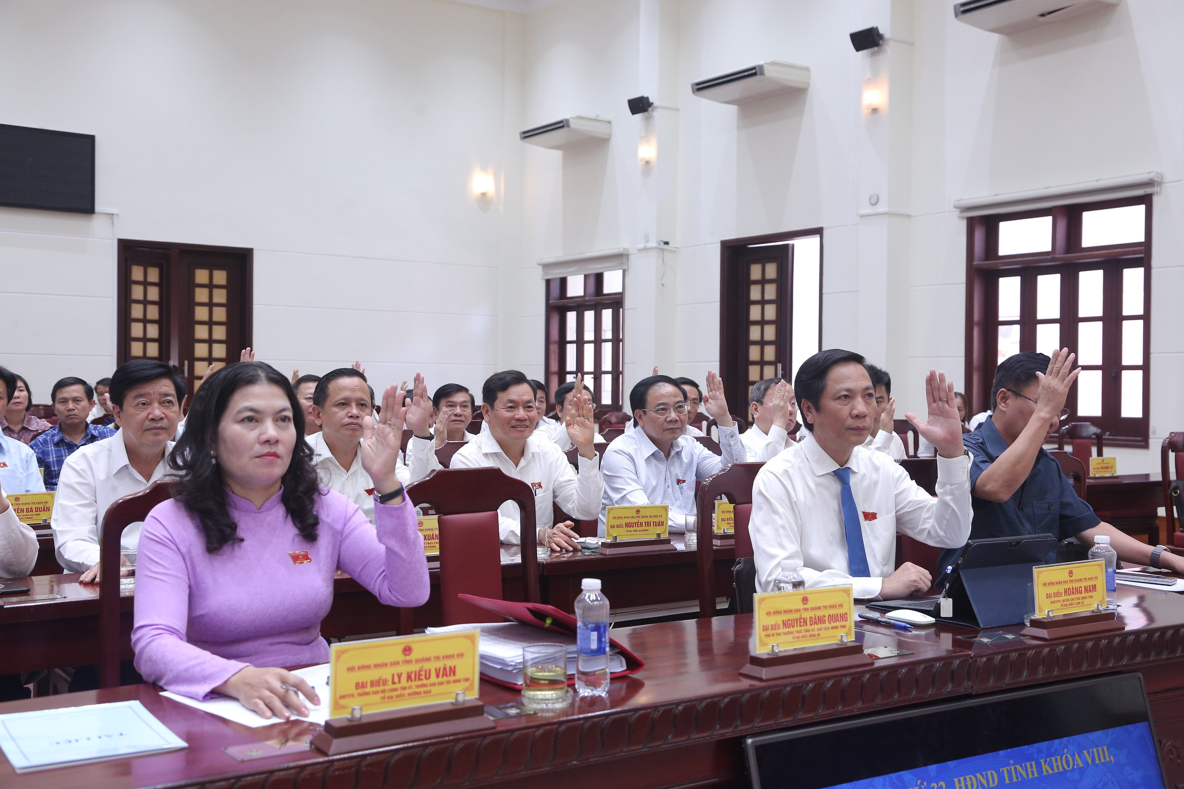 សម័យប្រជុំលើកទី៣២ នៃក្រុមប្រឹក្សាប្រជាជនខេត្តទី៨៖ បានអនុម័តសេចក្តីសម្រេចចំនួន ២១ ដោយមានការឯកភាពខ្ពស់