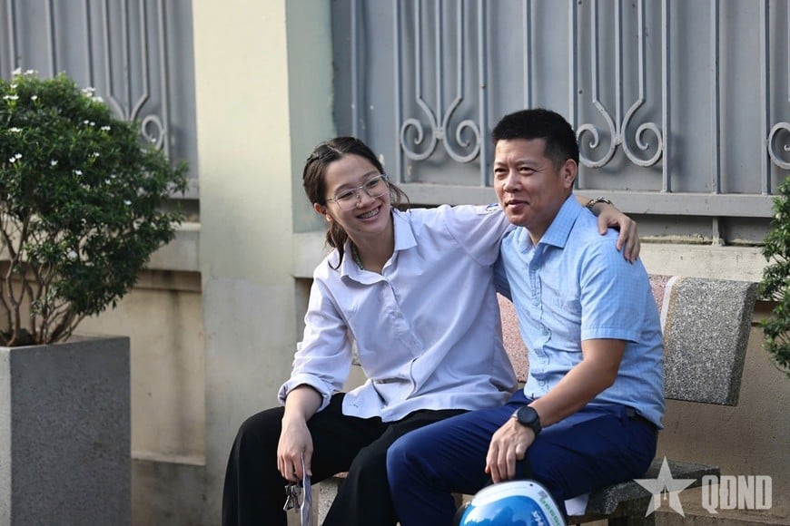 Tâm lý thoải mái bước vào buổi thi đầu tiên của kỳ thi tốt nghiệp THPT 2025. 