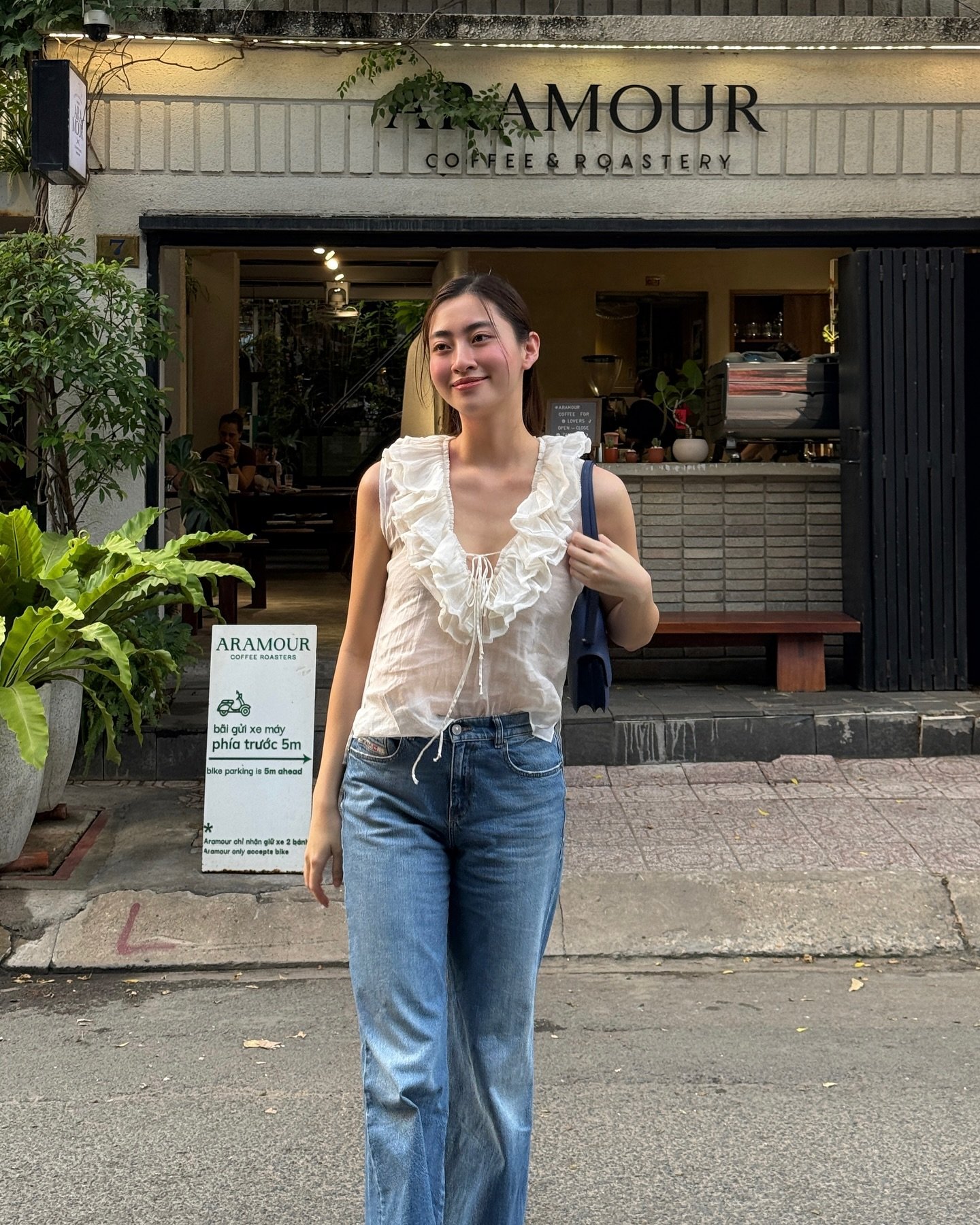 Quần jeans rất đơn giản nhưng sao Việt lại khéo mặc theo 10 cách long lanh, sang chảnh- Ảnh 5.