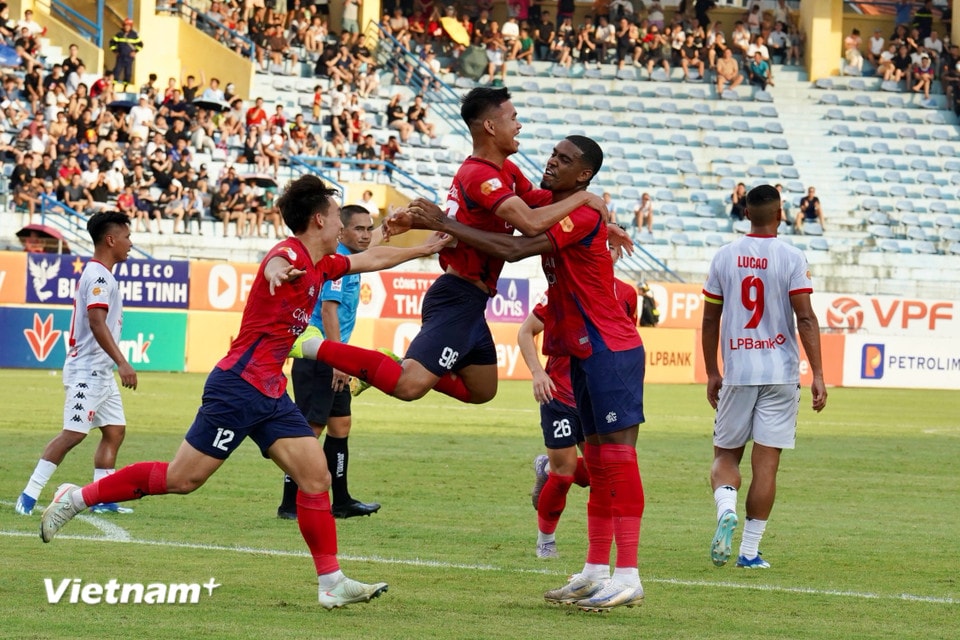 Right from the first minutes, coach Mano Polking's team proactively pushed up their formation to seek an early advantage. (Photo: Minh Thu/Vietnam+)