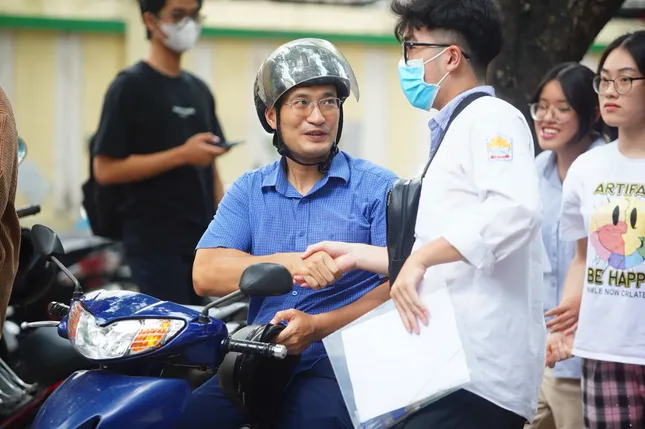 Sỹ tử chuẩn bị thi Toán, Cần Thơ đổ mưa lớn ảnh 2