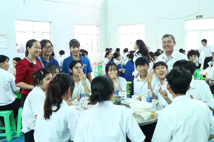 Nhiều trường ở Cần Thơ hỗ trợ suất ăn cho thí sinh thi tốt nghiệp THPT- Ảnh 2.