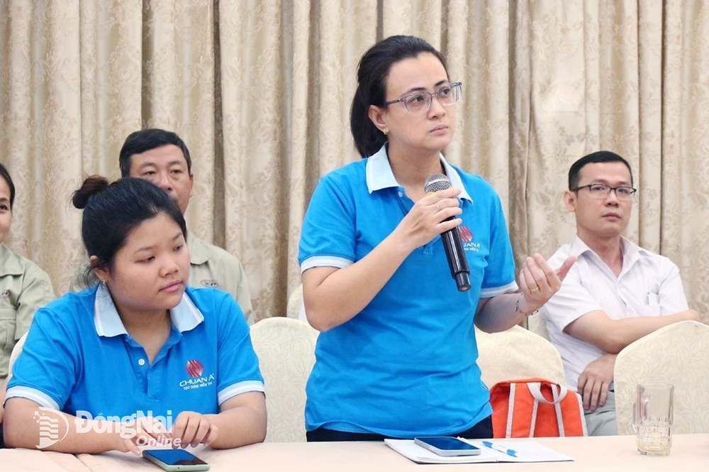 Đại diện một doanh nghiệp chia sẻ kinh nghiệm đảm bảo an toàn lao động tại nơi làm việc. Ảnh: L.Mai