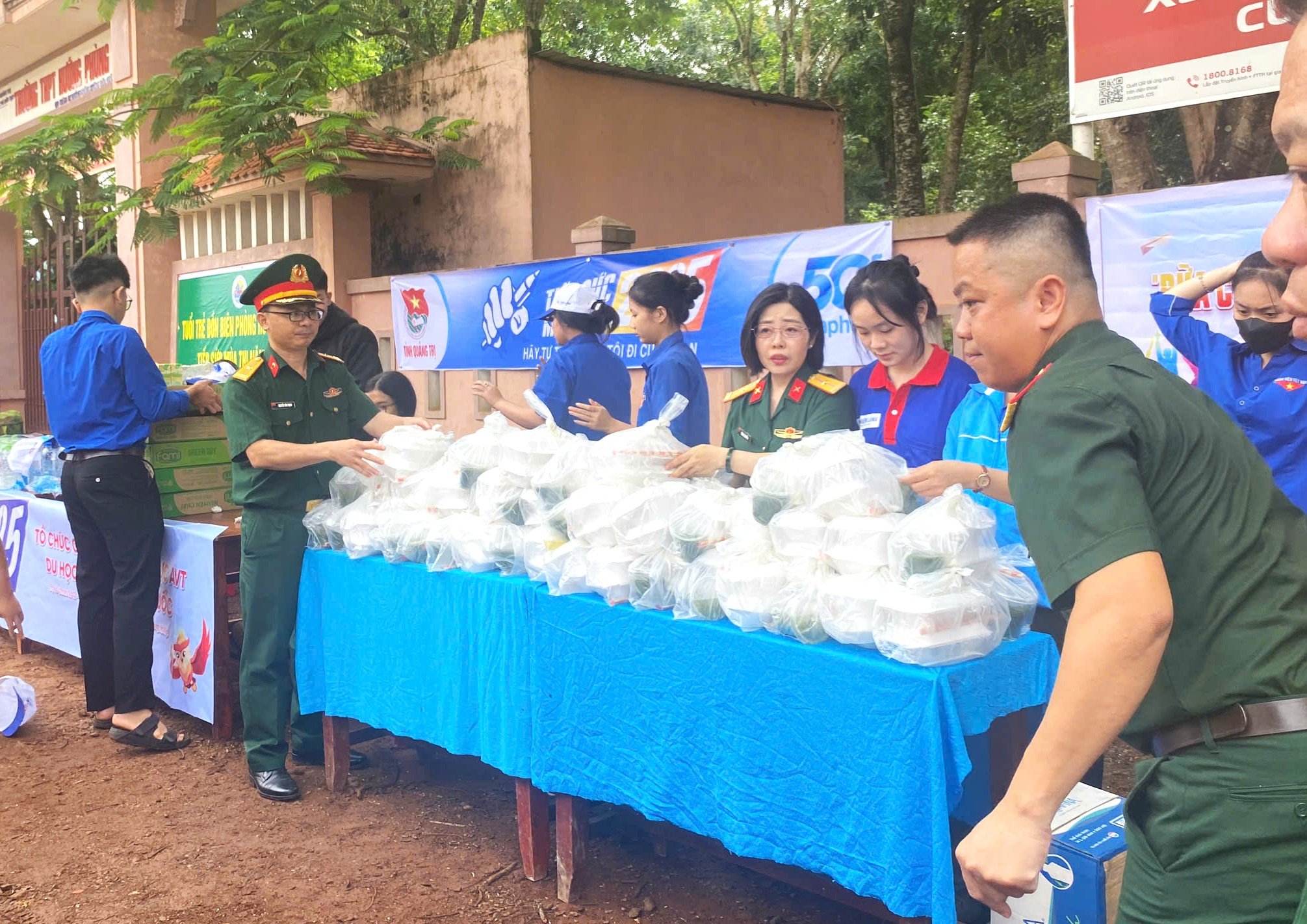 Lực lượng vũ trang đồng hành tiếp sức mùa thi cho học sinh vùng núi